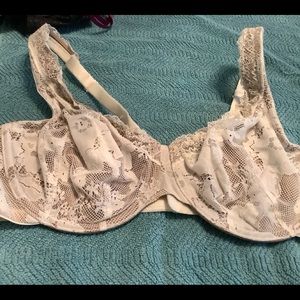Woman’s bra EUC 40C
